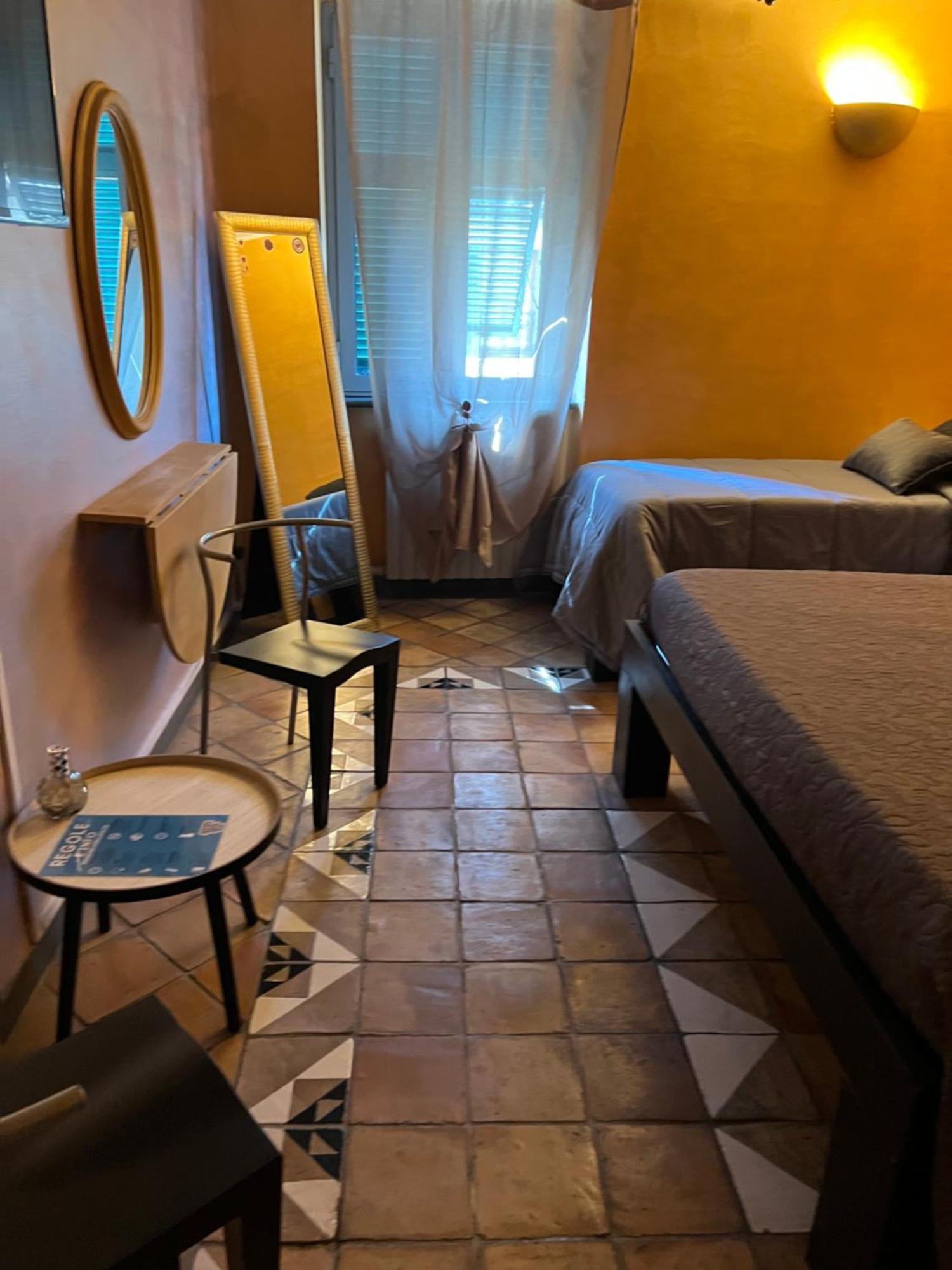 Marieta Rooms Sarzana Exterior photo