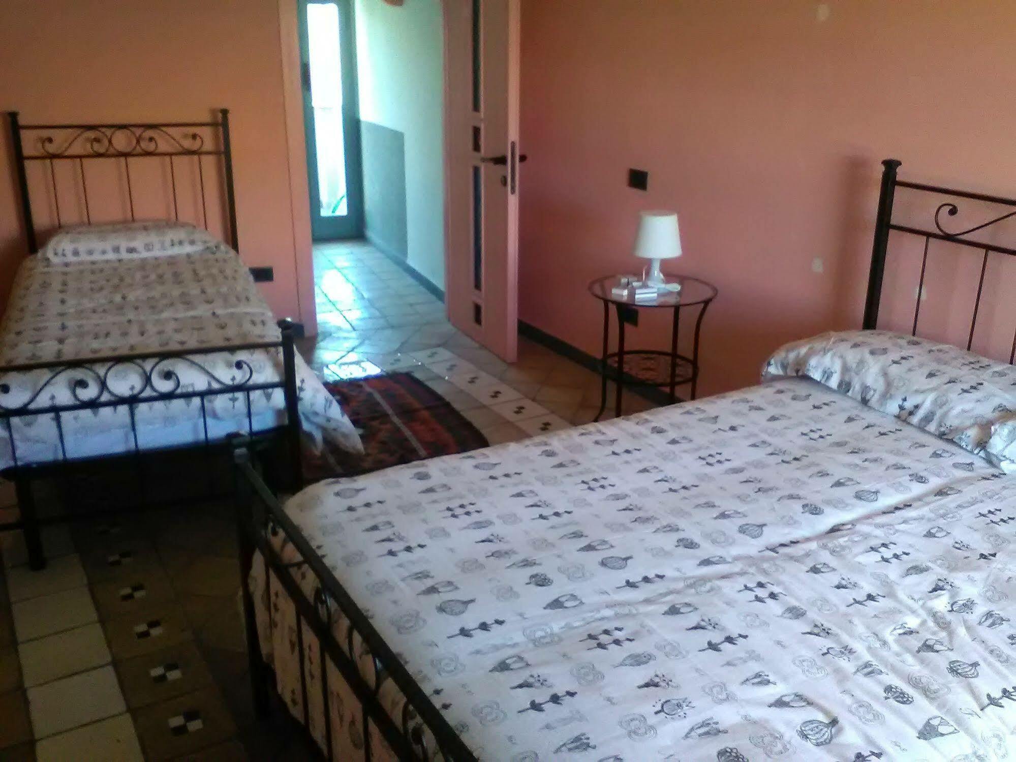 Marieta Rooms Sarzana Exterior photo